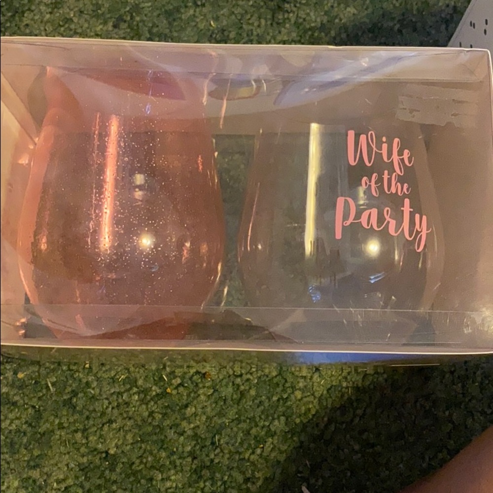Stemless wine glasses